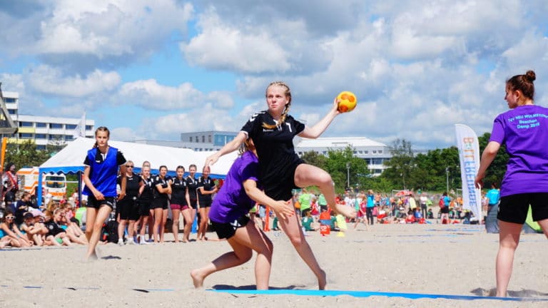 Beach Handball Cup hårde dueller
