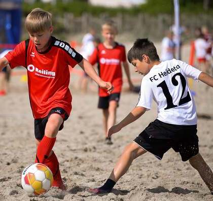 Jeugdtoernooi voetbal op Weissenhäuser Strand