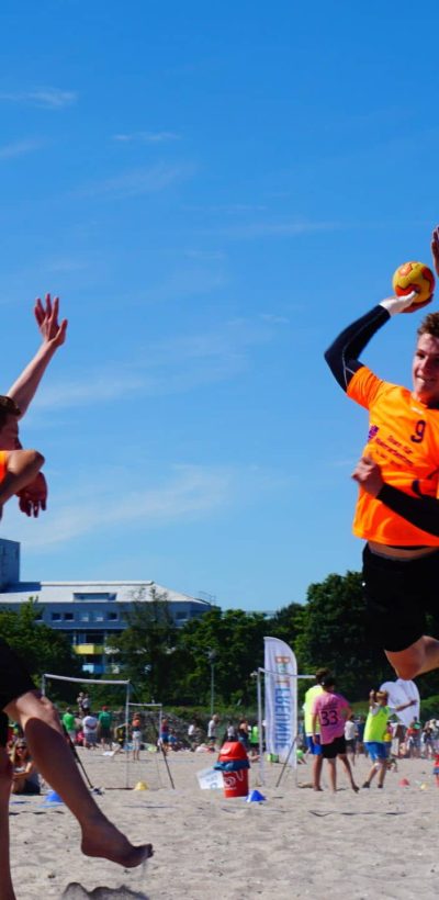 Beachhandball Cup, schöne Tore beim besten Wetter