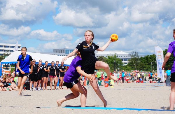 Duros duelos en la Copa de Balonmano Playa