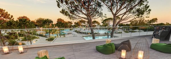 Copa de Balonmano Playa en Italia - Vista de la zona de la piscina y el mar