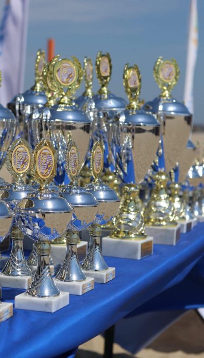 Puchar Beachsoccera w Wildze, ceremonia wręczenia nagród z trofeami dla każdej drużyny