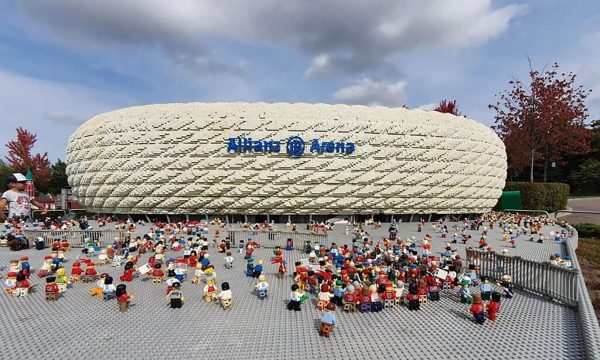 Spojení týmového výletu do Legolandu s fotbalovým turnajem mládeže