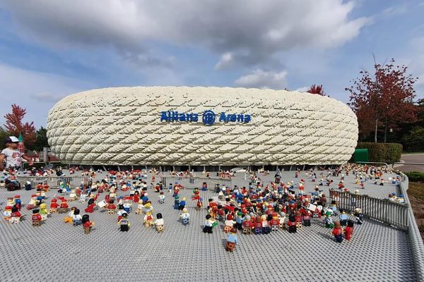 Połączenie wycieczki do Legolandu z turniejem piłkarskim dla młodzieży