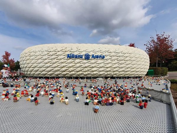 Spojení týmového výletu do Legolandu s fotbalovým turnajem mládeže