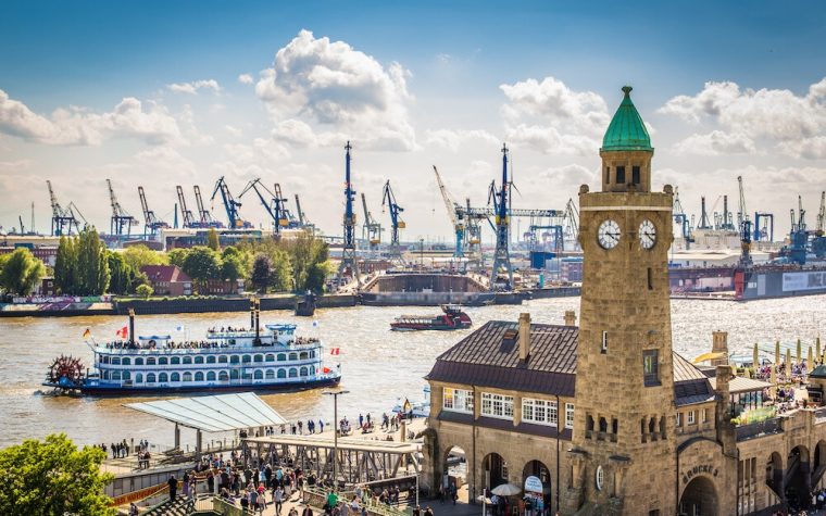 Fotballturnering i Hamburg med besøk i havnen i Hamburg