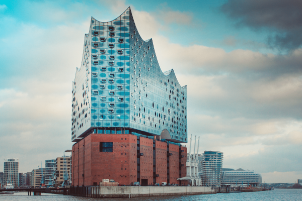 Fussballturnier_Hamburg_international_Elbphilharmonie Fußballturnier in Hamburg mit Besuch der Sehenswürdigkeiten Hamburgs