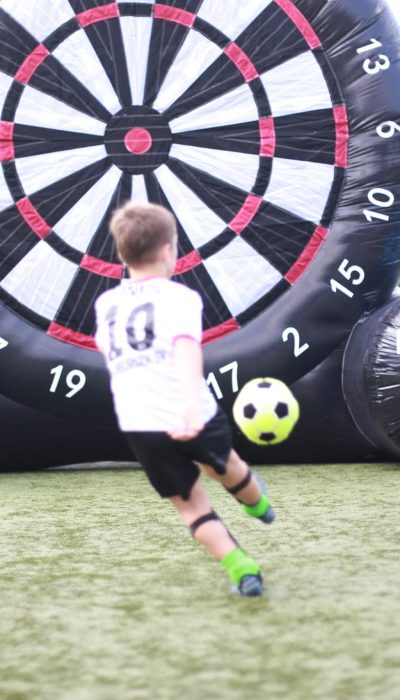 Tournoi de football avec la Ballfreunde - beaucoup de plaisir en dehors du terrain avec les fléchettes de football.