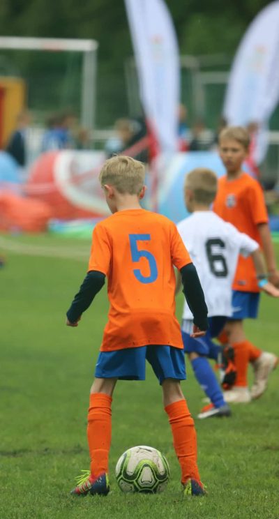 Ungdomsfodboldturneringer F-Jugend, Kick-off